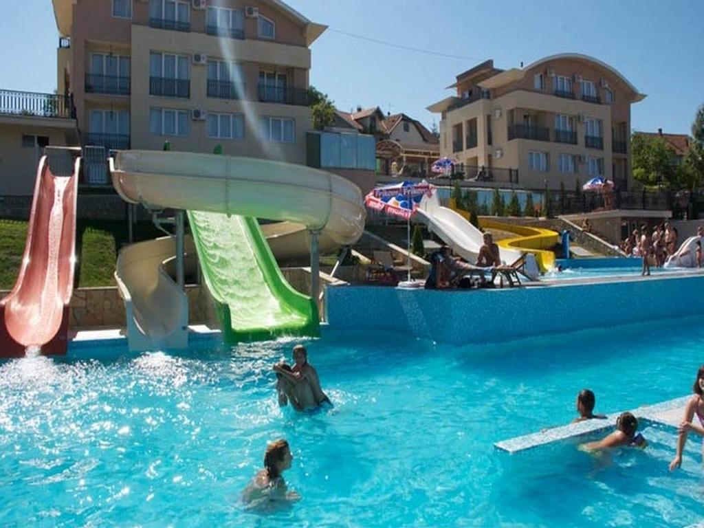Sunny Hill Apartments & Aqua Park Vrnjačka Banja エクステリア 写真